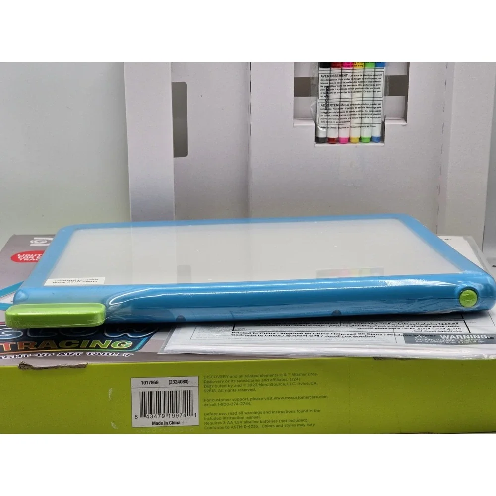 Discovery Glow Tracing Light Up Art Tablet‎ Ages 4+ Color Markers Included